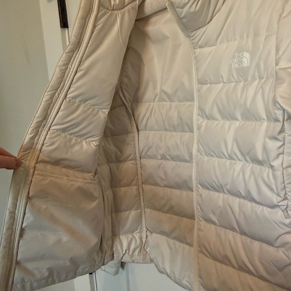 The North Face Aconcagua 3 Women’s M Puffer Jacket White Dune NWT (Some Makeup) - Picture 6 of 10